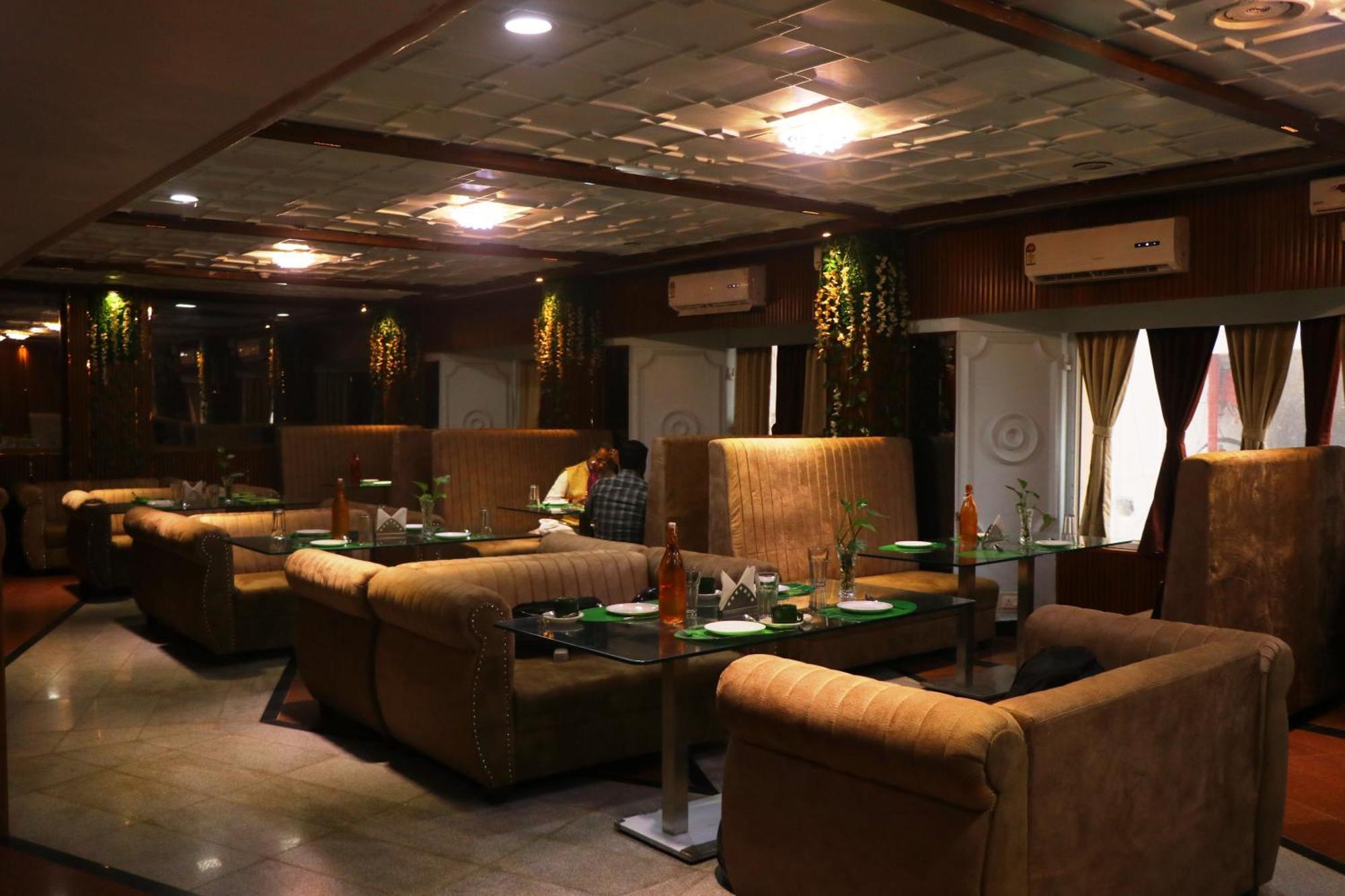 Hotel Samrat International Патна Экстерьер фото