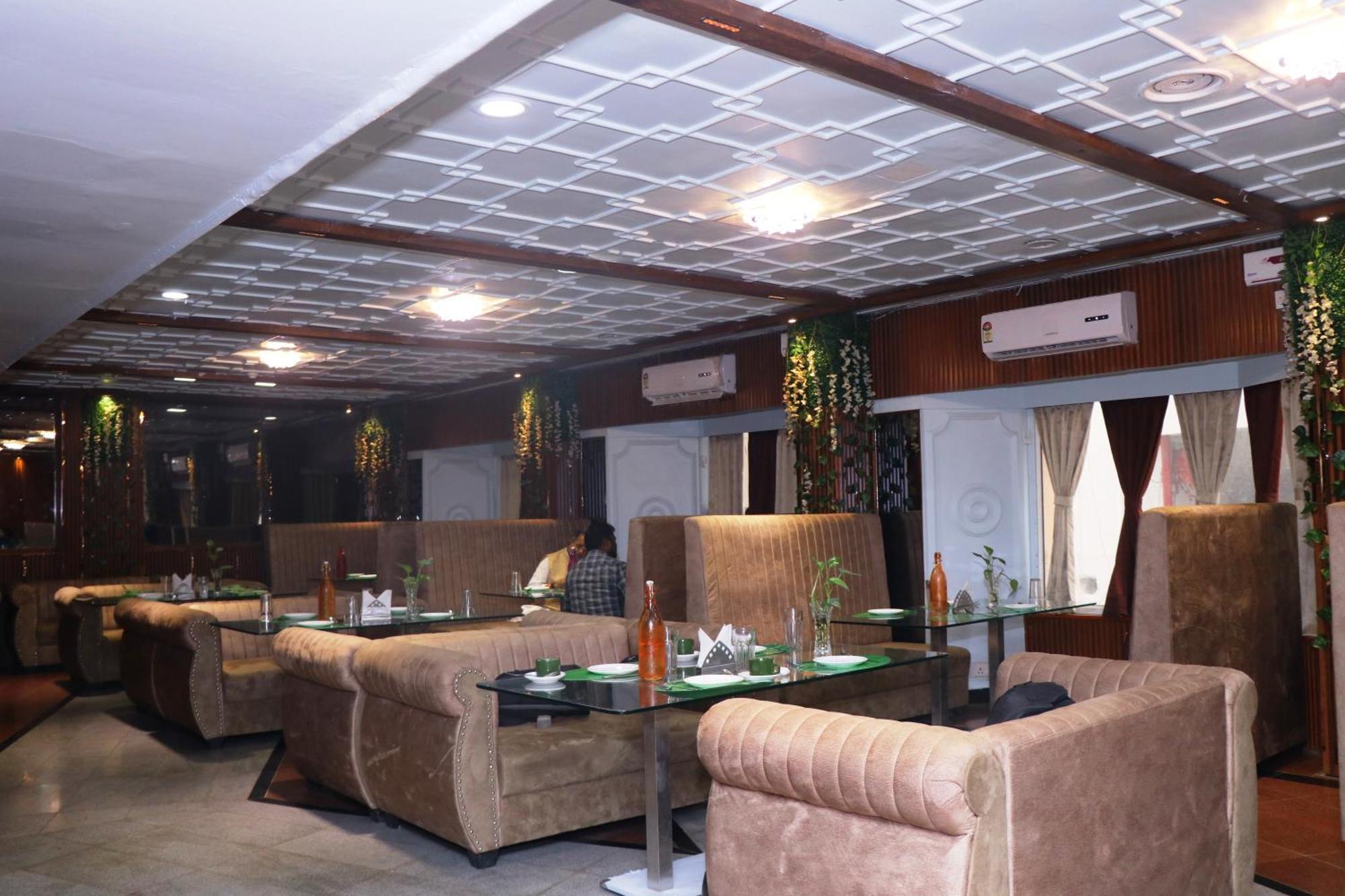 Hotel Samrat International Патна Экстерьер фото