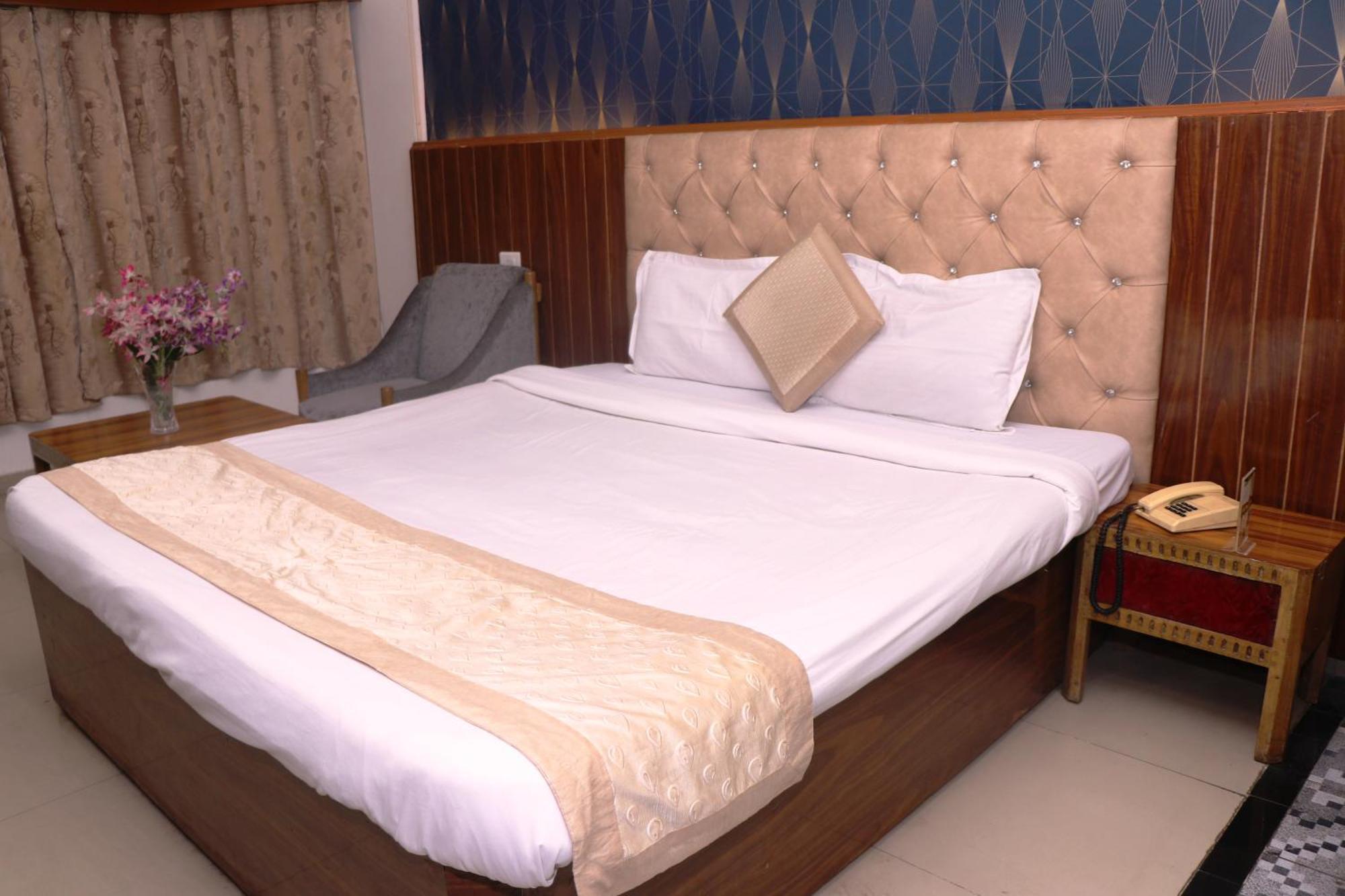Hotel Samrat International Патна Экстерьер фото